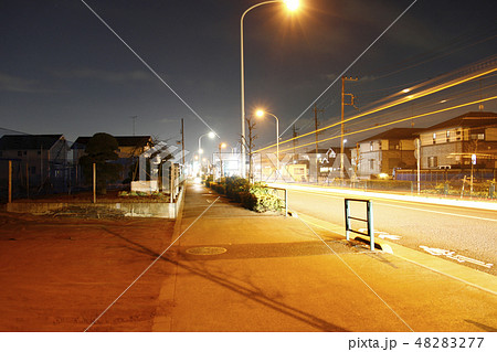 夜の田舎道 48283277