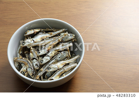 小魚(カタクチイワシ)。魚介乾製品。 小魚(カタクチイワシ)。魚介乾製品。 48283310