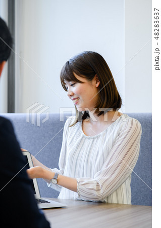 働く女性 働く女性 48283637