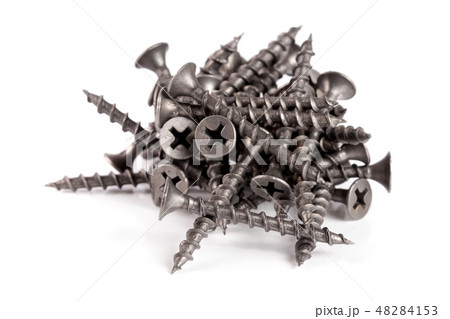 pile of metal screws isolated on white background 48284153