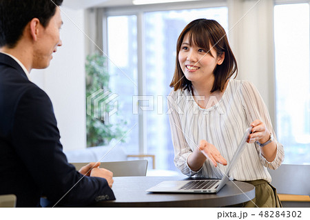 働く女性 働く女性 48284302