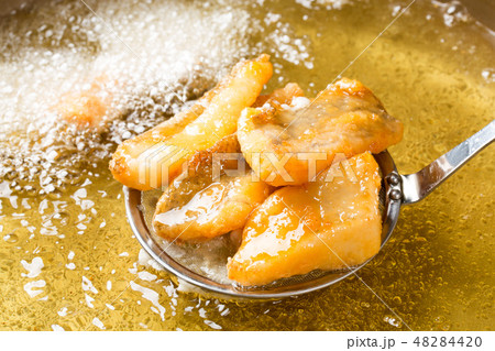 白身魚の唐揚げ 白身魚の唐揚げ 48284420