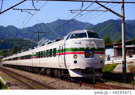 グレードアップあずさ色で運転する特急かいじ 48285871