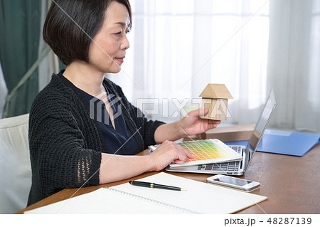 建築　デザイン 女性 48287139