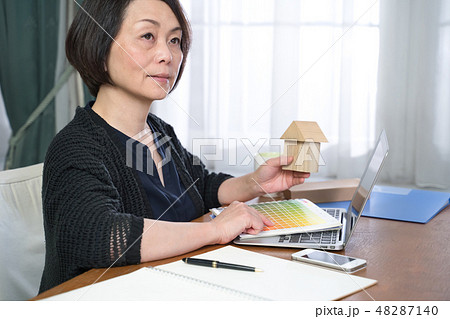 建築　デザイン 女性 48287140