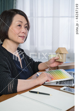 建築　デザイン 女性 48287149