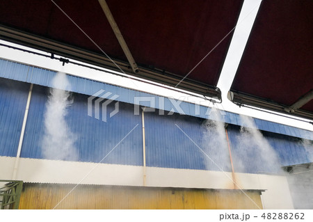Water mist cooling system lowers temperature Water mist cooling system lowers temperature 48288262