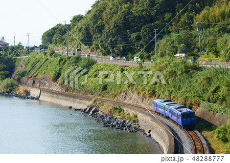 波穏やかな大村線沿いを走るキハ66・67　シーサイドライナー 48288777
