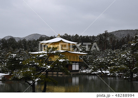 雪の積もる金閣寺 雪の積もる金閣寺 48288994