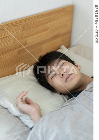 眠る男の子 成長期 思春期 中学生 高校生 眠る男の子 成長期 思春期 中学生 高校生 48291689