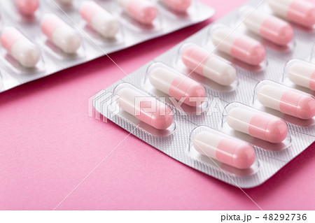 薬　カプセル薬 48292736