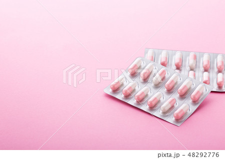 薬　カプセル薬 48292776