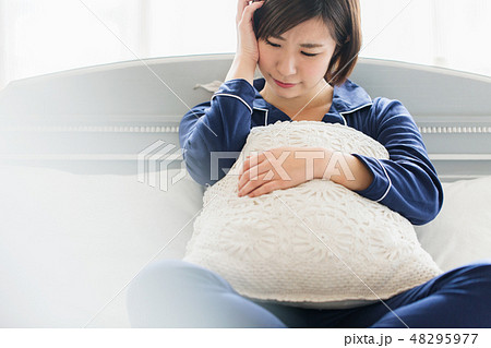 睡眠障害 不眠症 女性 48295977