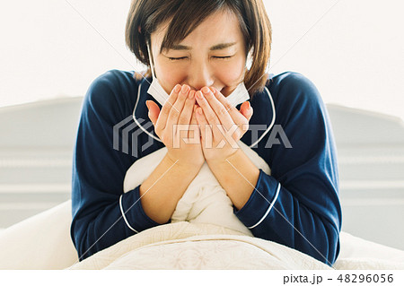 風邪 かぜ 病気 女性 48296056