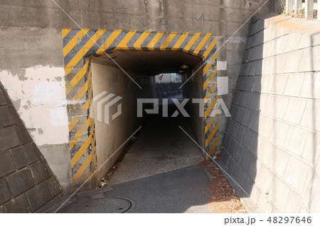線路の下のトンネル 線路の下のトンネル 48297646