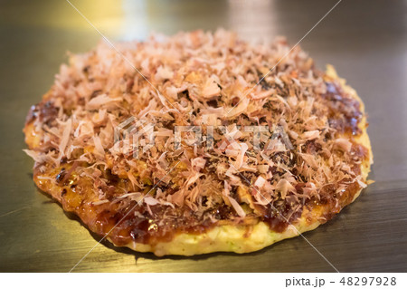 大阪名物お好み焼き 豚モダン 鰹節 大阪名物お好み焼き 豚モダン 鰹節 48297928