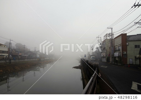 濃霧の朝 48298116