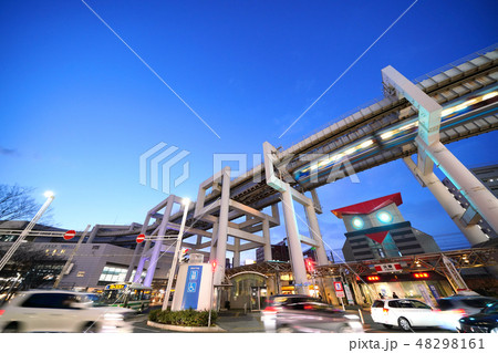 日本の千葉都市景観  千葉駅 千葉都市モノレールなどを望む(夜景) 日本の千葉都市景観  千葉駅 千葉都市モノレールなどを望む(夜景) 48298161