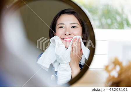 美容 洗顔 鏡 女性 美容 洗顔 鏡 女性 48298191