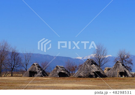 北アルプスと縄文時代の住居 北アルプスと縄文時代の住居 48298531
