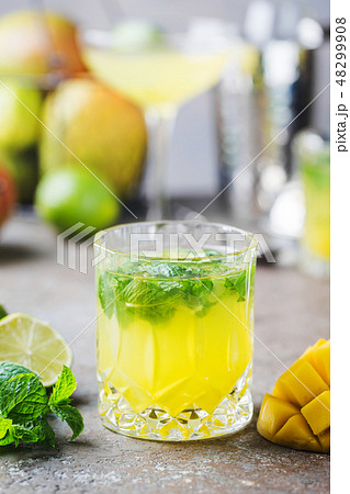 Mango mint mojito cocktail 48299908