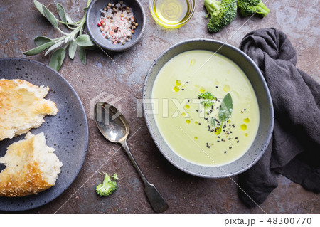 Broccoli cream soup 48300770