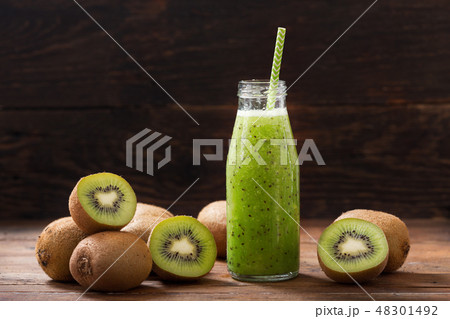 bottle of kiwi juice or smoothie with fresh fruits bottle of kiwi juice or smoothie with fresh fruits 48301492
