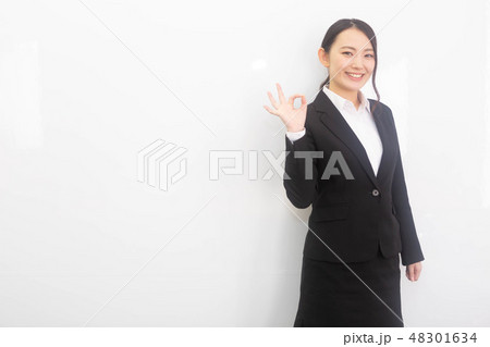 スーツ女性 ビジネス 20代 スーツ女性 ビジネス 20代 48301634