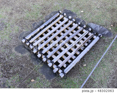 竹でできた排水口の格子蓋 48302063