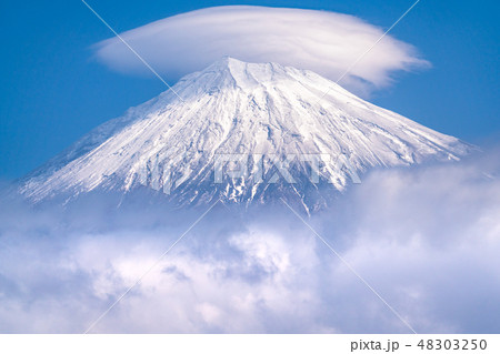 《静岡県》富士山・大雲海と笠雲 48303250