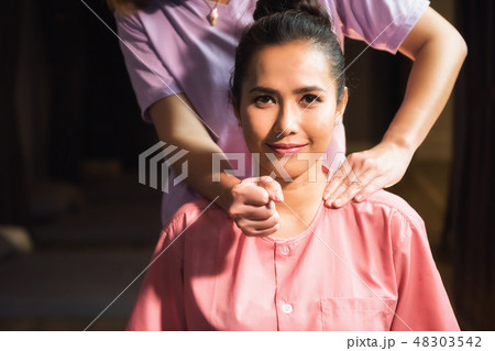Thai massage to attactive Asian woman Thai massage to attactive Asian woman 48303542