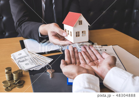 Estate agent sending house model to client after signing agreeme Estate agent sending house model to client after signing agreeme 48304888