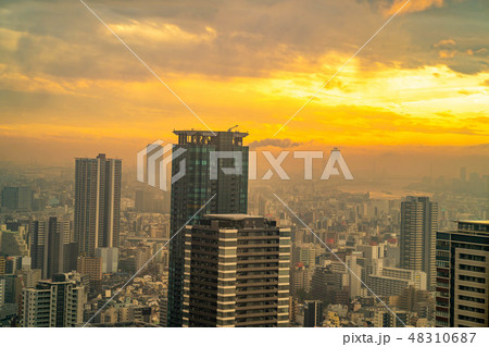 雨上がりの大阪の夕景　梅田スカイビル空中庭園より　【大阪府】 48310687