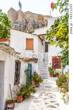 Old narrow street in Anafiotika, Plaka district 48311203
