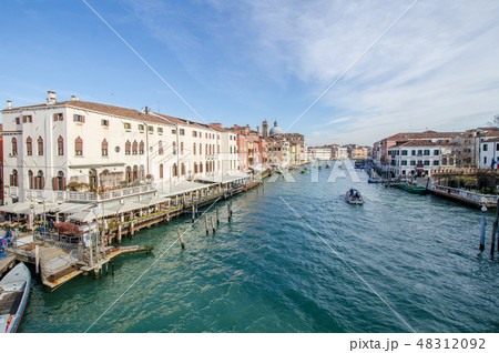 ヴェネツィア サンタ・ルチア駅前 スカルツィ橋より臨むカナル・グランデ ヴェネツィア サンタ・ルチア駅前 スカルツィ橋より臨むカナル・グランデ 48312092