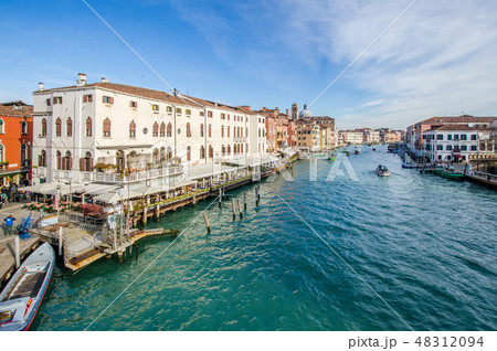 ヴェネツィア サンタ・ルチア駅前 スカルツィ橋より臨むカナル・グランデ ヴェネツィア サンタ・ルチア駅前 スカルツィ橋より臨むカナル・グランデ 48312094