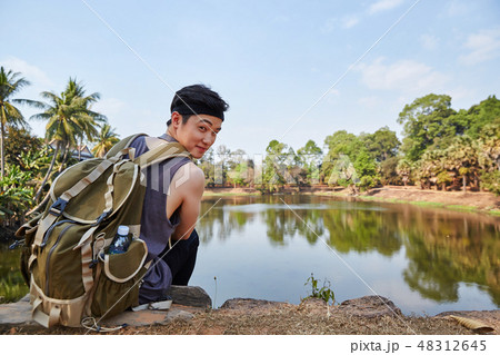 バックパッカー 男 男性 48312645