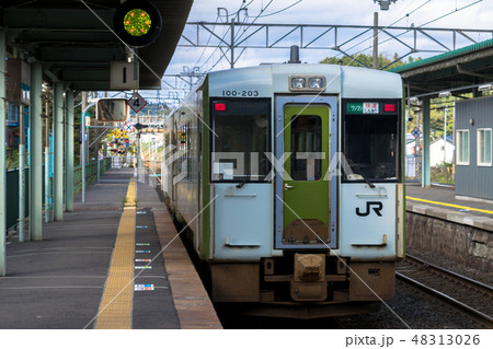 三沢駅に停まる青い森鉄道、JR東日本の快速しもきた、キハ100系200番台 三沢駅に停まる青い森鉄道、JR東日本の快速しもきた、キハ100系200番台 48313026
