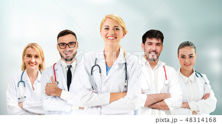Doctor working in hospital with other doctors. 48314168
