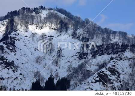 冬晴れの要害山 福島県只見町 冬晴れの要害山 福島県只見町 48315730