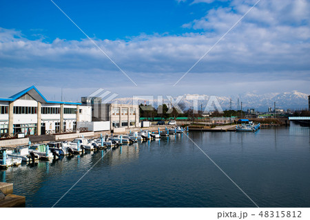 富山 岩瀬橋上から望む立山連峰 2019.02　a 48315812