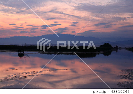 福島潟の朝焼け 48319242