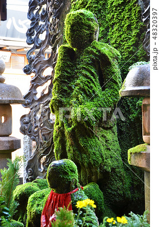 大阪　法善寺の水掛不動 48320397