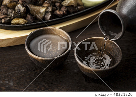 日本酒と地鶏焼き 48321220