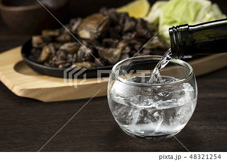 焼酎と地鶏焼き 48321254
