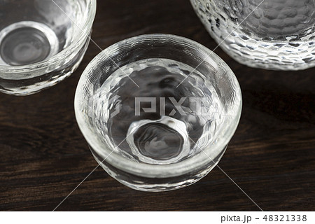 ガラスの酒器 48321338
