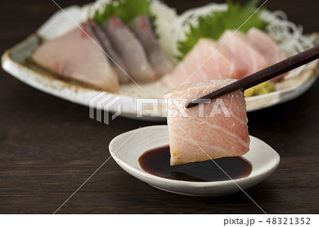 鮪の刺身 48321352