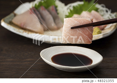 鮪の刺身 鮪の刺身 48321355