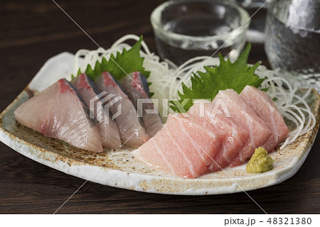 刺身と日本酒 刺身と日本酒 48321380