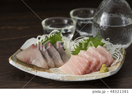 刺身と日本酒 刺身と日本酒 48321381